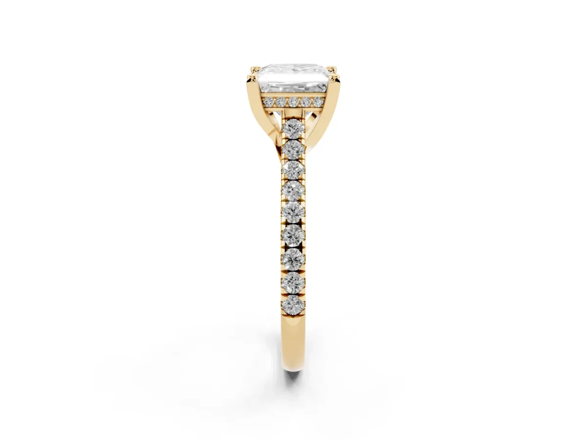 Princess Cut Brilliant Diamond Solitaire with Pavé Band and Four-Prong Setting Yellow gold