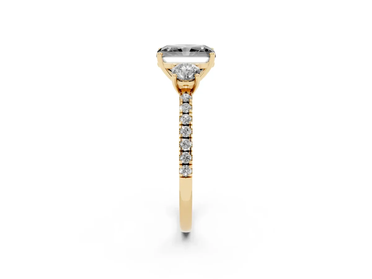 Fancy Black Three-Stone Radiant Cut Cut Diamond Pavé Band with Prong Setting Yellow gold