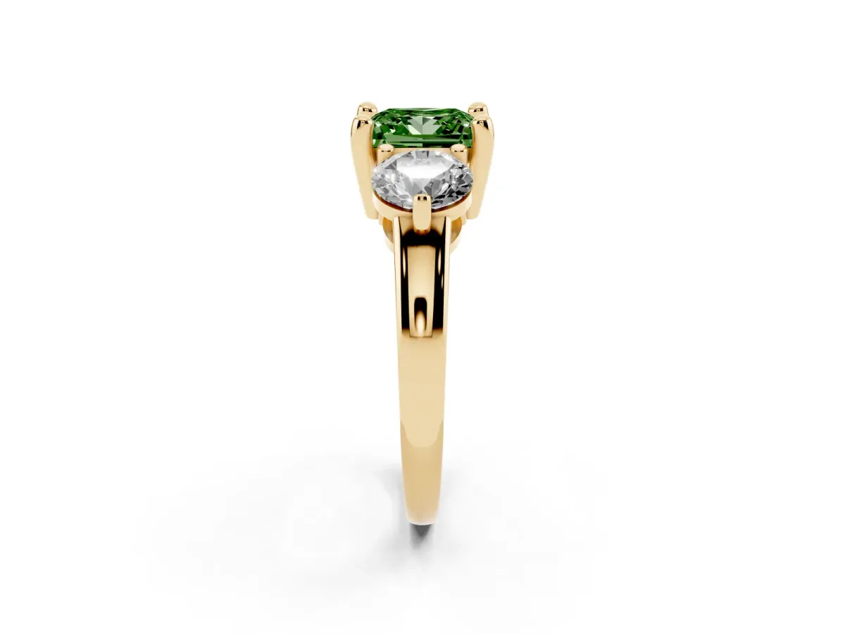 Fancy Green Three-Stone Princess Cut Brilliant Cut Solitaire Ring with Prong Setting on a Classic Band Yellow gold