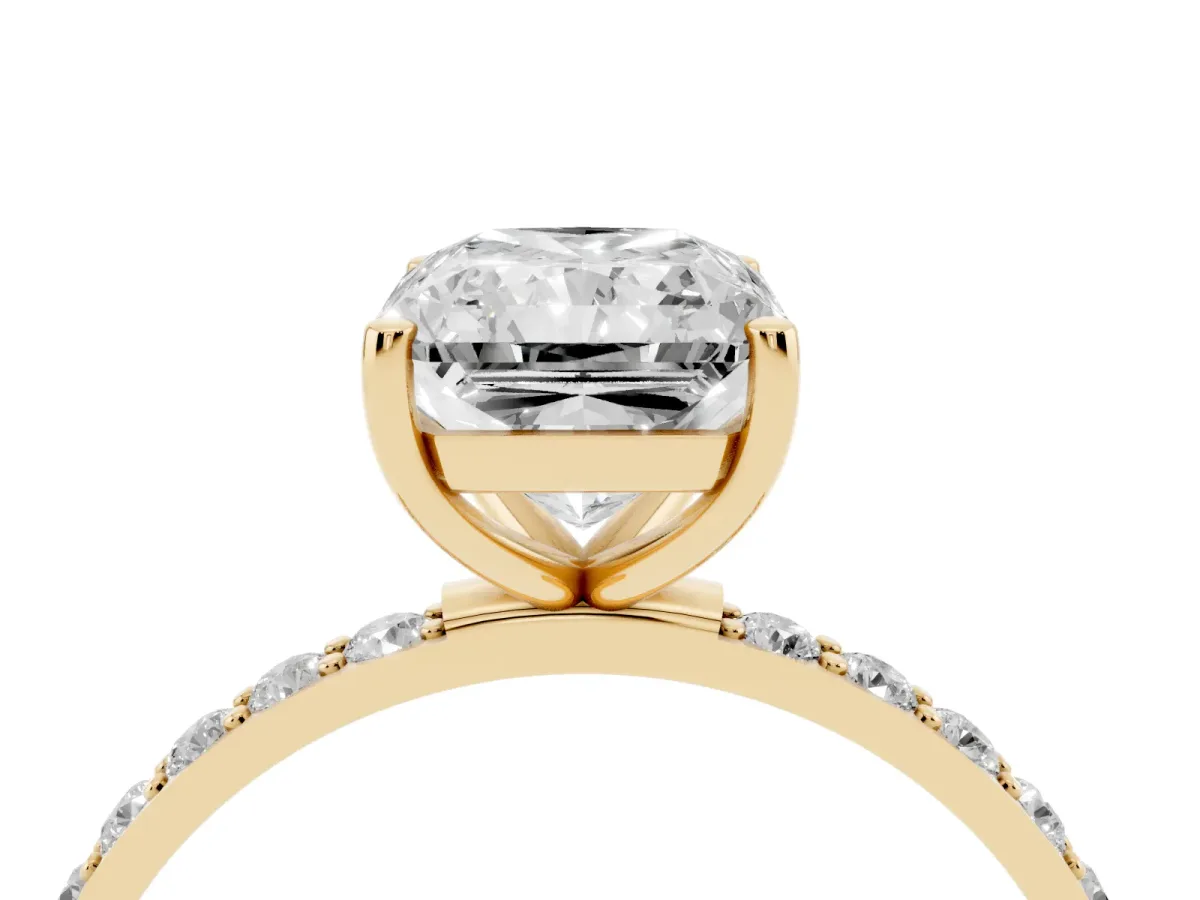 Radiant Cut Diamond Solitaire Ring with Round Pavé Shoulders and Prong Setting Yellow gold