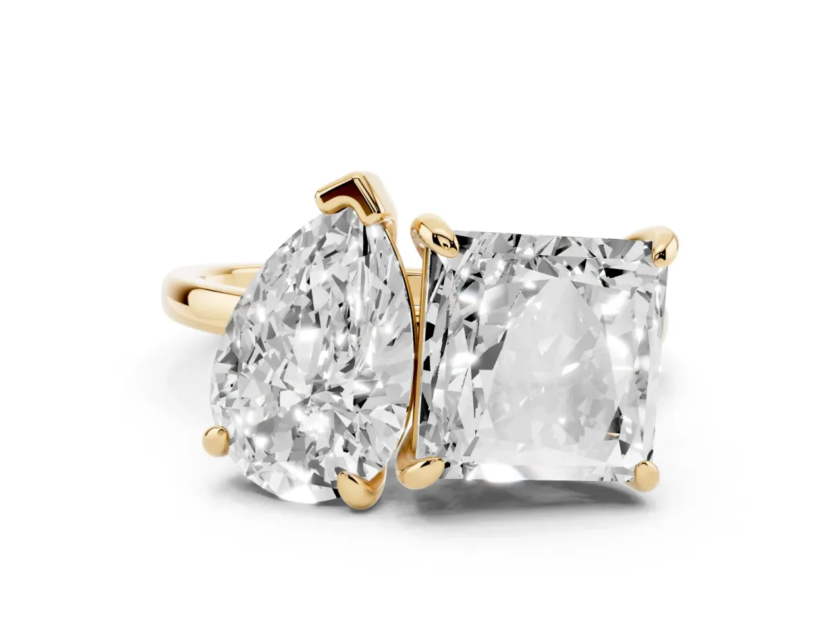 Pear and Princess Toi Moi Ring with Prong Setting and Plain Band Yellow gold