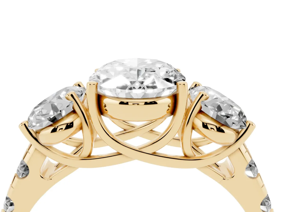 Three-Stone Oval Cut Diamond Pavé Band with Prong Setting Yellow gold