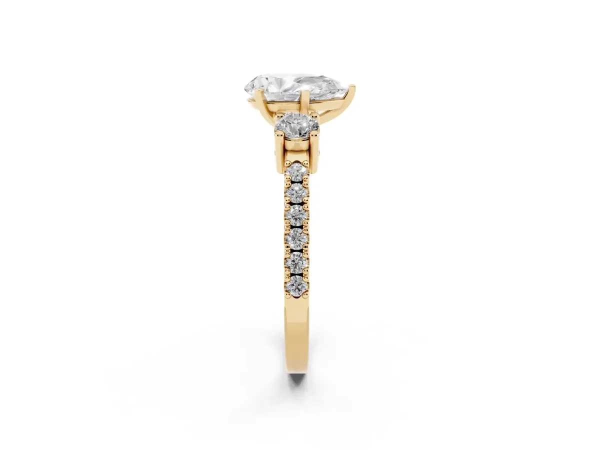 Pear Cut Three-Stone Diamond Pavé Band with Prong Setting Yellow gold