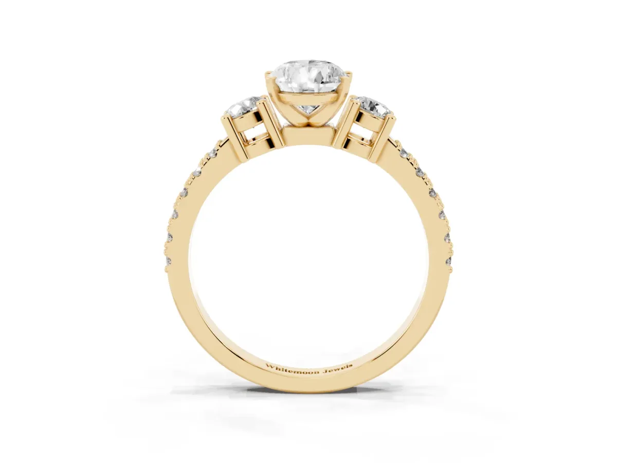 Pear Cut Three-Stone Diamond Pavé Band with Prong Setting Yellow gold