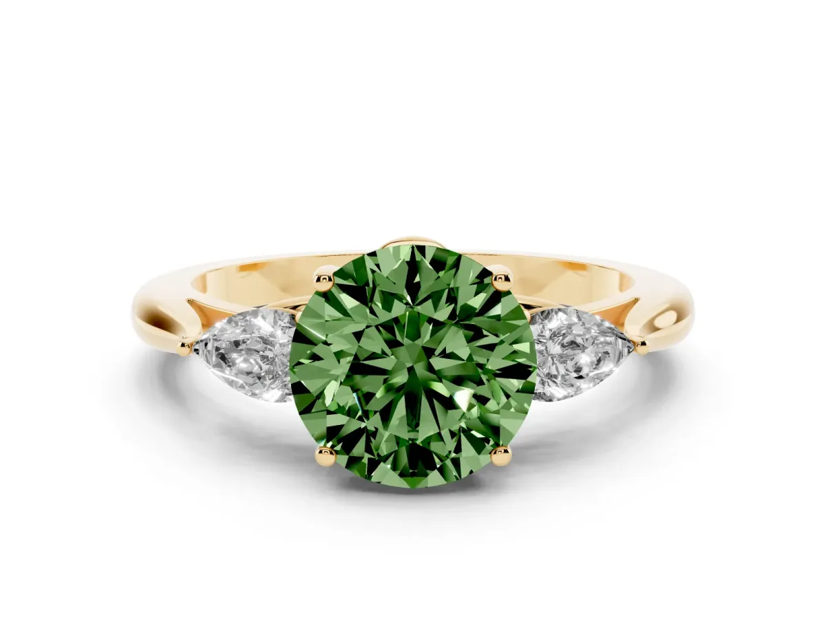 Fancy Green Three-Stone Round Cut Brilliant Diamond Solitaire Ring with Tapered Band and Four-Prong Setting Yellow gold