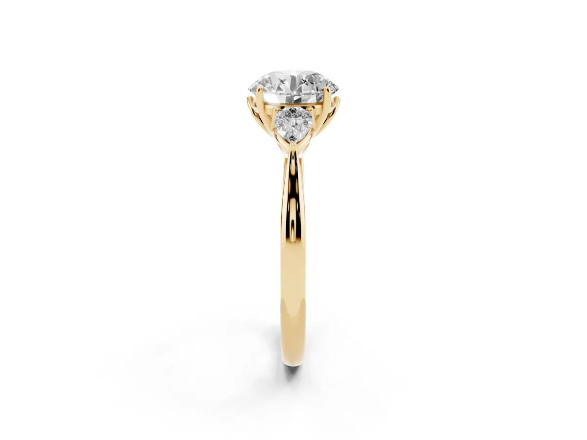 Three-Stone Round Cut Brilliant Diamond Solitaire Ring with Tapered Band and Four-Prong Setting Yellow gold