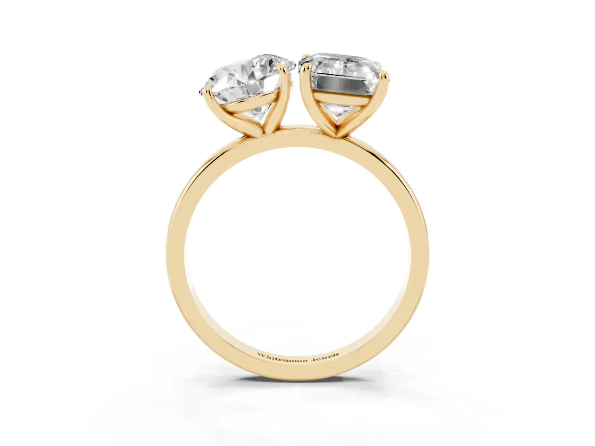 Round Cut and Emerald Cut Toi Moi Ring with Prong Setting Yellow gold