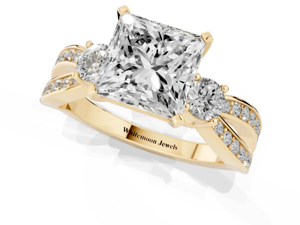 Three-Stone Princess Cut Cut Diamond Twist Band with Prong Setting Yellow gold