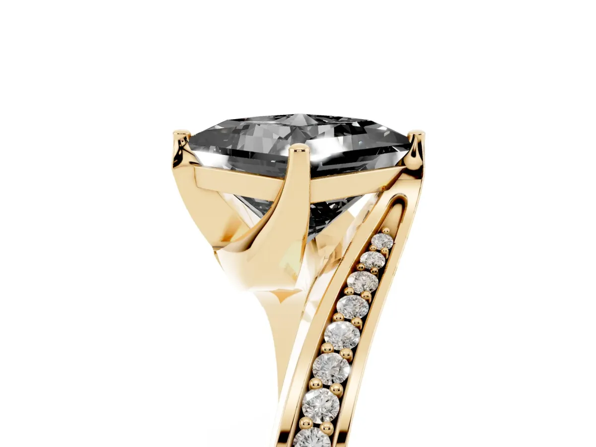 Fancy Black Princess Cut Solitaire Diamond Twist Band with Pavé Setting and Four-Prong Setting Yellow gold
