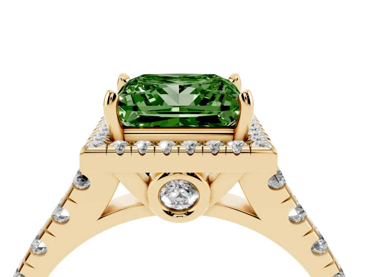 Fancy Green Princess Cut Halo Pavé Diamond Engagement Ring with Four-Prong Setting Yellow gold