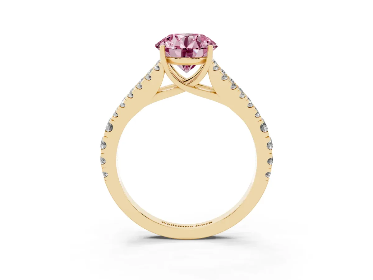 Fancy Pink Round Cut Diamond Split Shank Pavé Engagement Ring with Four-Prong Setting Yellow gold