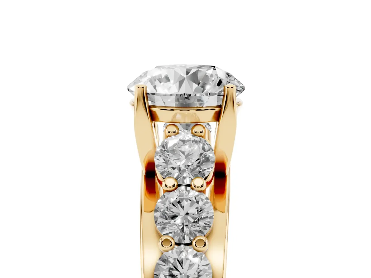 Round Cut Diamond Engagement Ring with Pavé Band and Four-Prong Setting Yellow gold