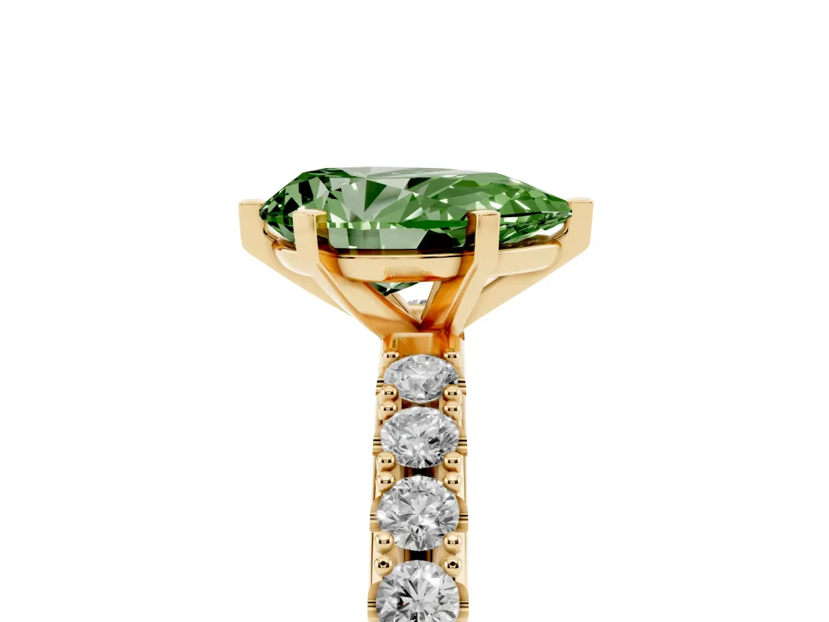Fancy Green Pear Cut Diamond Solitaire Pavé Band with Four-Prong Setting Yellow gold