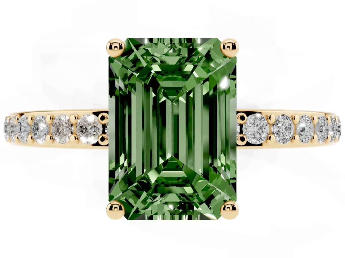 Fancy Green Emerald Cut Cut Diamond Pavé Band Ring with Four-Prong Setting Yellow gold