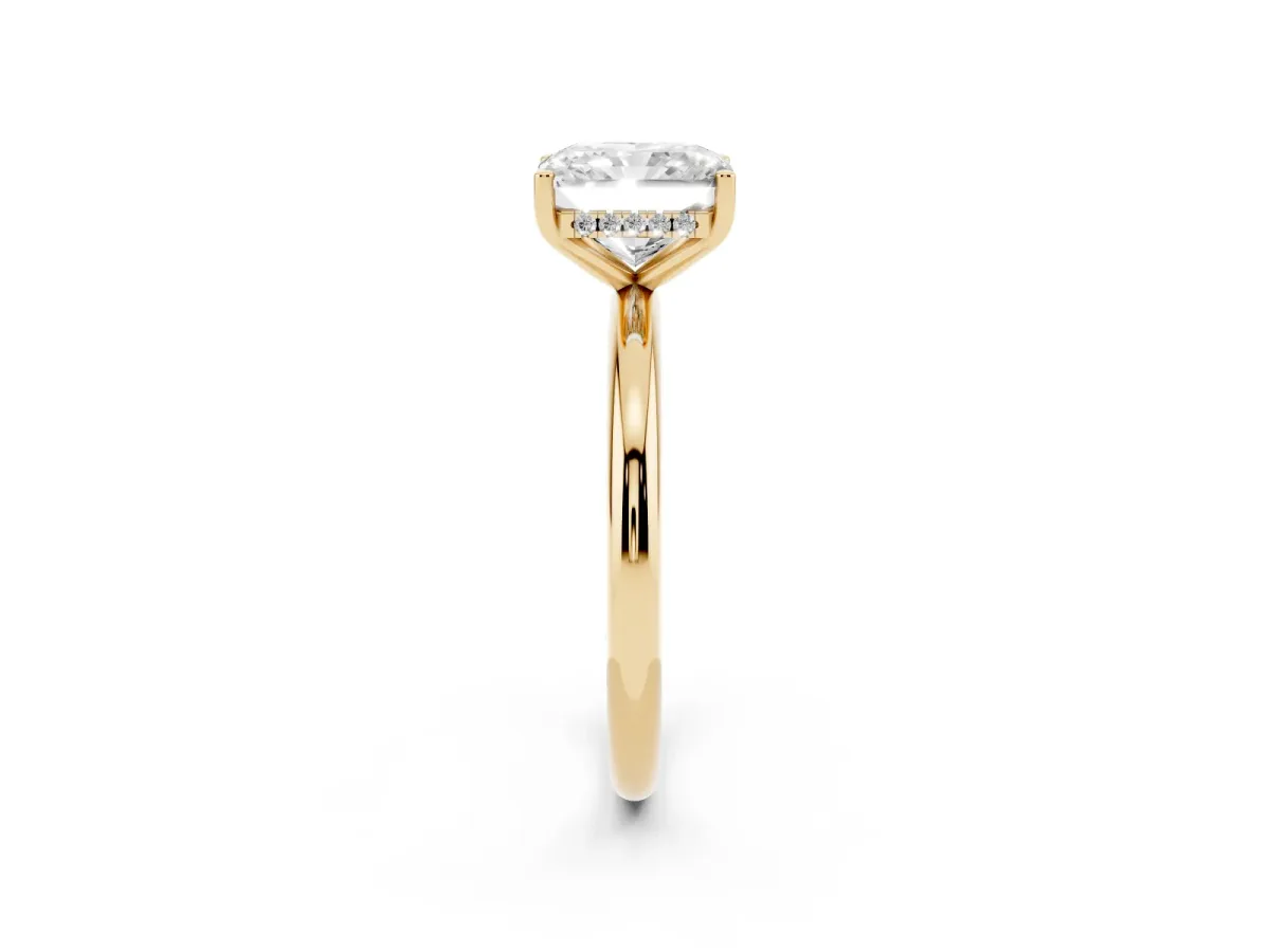 Radiant Cut Cut Solitaire Engagement Ring with Four-Prong Setting and Classic Band Yellow gold