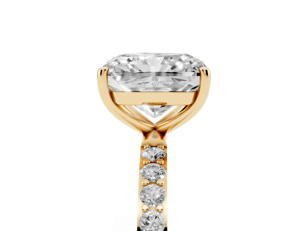 Radiant Cut Diamond Solitaire Ring with Round Pavé Shoulders and Prong Setting Yellow gold