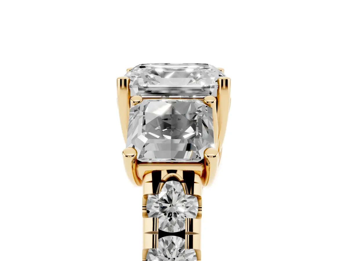 Three-Stone Asscher Cut Diamond Pavé Band with Prong Setting Yellow gold