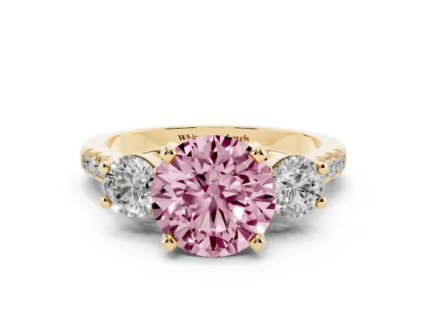 Fancy Pink Three-Stone Round Cut Diamond Pavé Band with Four-Prong Setting Yellow gold