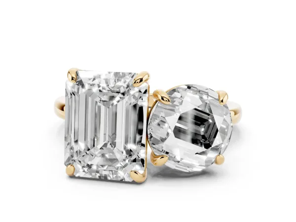 Round and Emerald Toi Moi Ring with Prong Setting and Plain Band Yellow gold