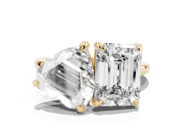 Emerald and Heart Toi Moi Ring with Prong Setting and Plain Band Yellow gold