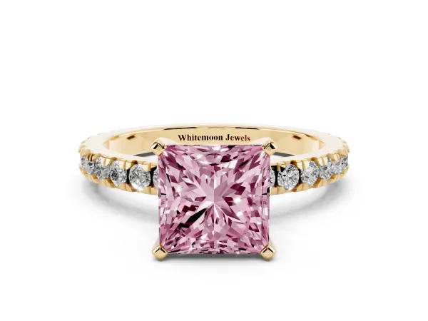 Fancy Pink Princess Cut Diamond Pavé Band Solitaire with Four-Prong Setting Yellow gold