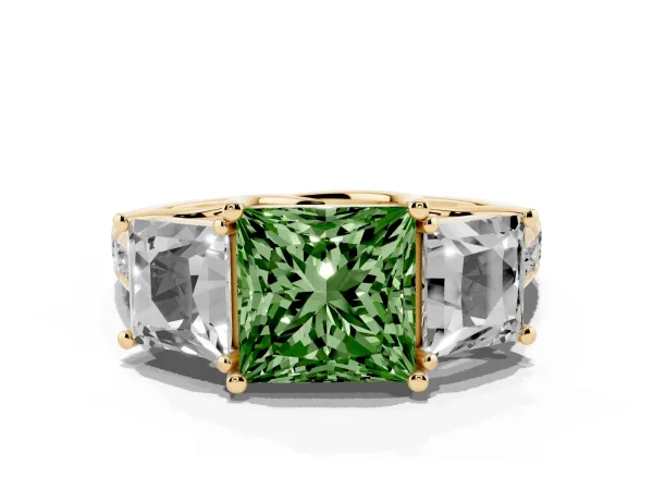Fancy Green Three-Stone Princess Cut Diamond Pavé Band with Prong Setting Yellow gold