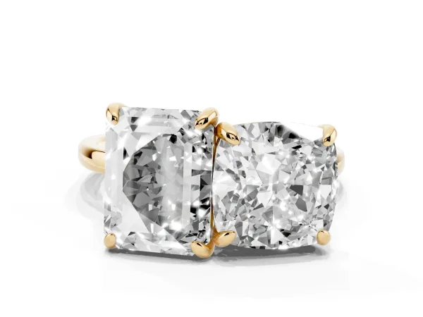 Cushion and Emerald Toi Moi Ring with Prong Setting and Plain Band Yellow gold