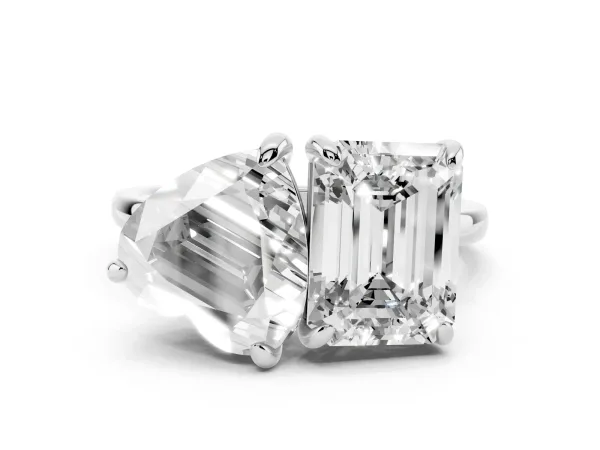 Emerald and Heart Toi Moi Ring with Prong Setting and Plain Band Platinum