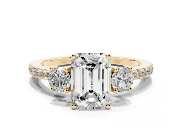 Three-Stone Emerald Cut Cut Diamond Pavé Band with Prong Setting Yellow gold