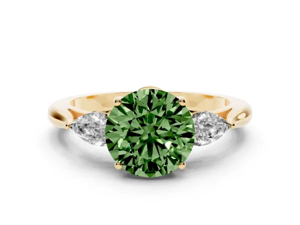 Fancy Green Three-Stone Round Cut Brilliant Diamond Solitaire Ring with Tapered Band and Four-Prong Setting Yellow gold