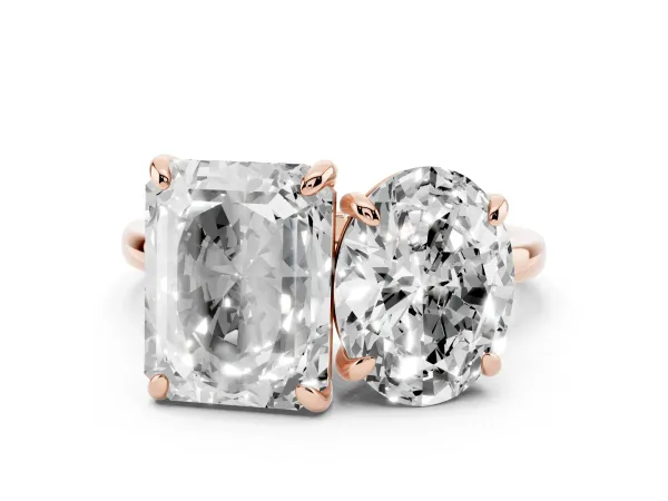 Oval and Emerald Toi Moi Ring with Prong Setting and Plain Band Rose gold