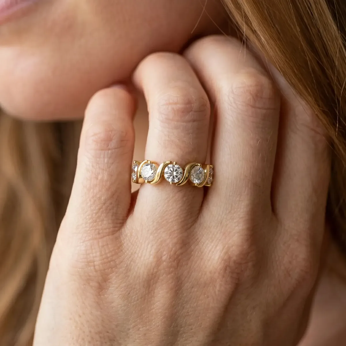 Six-Stone Round Diamond Wave Band with Shared Prong Setting Yellow gold
