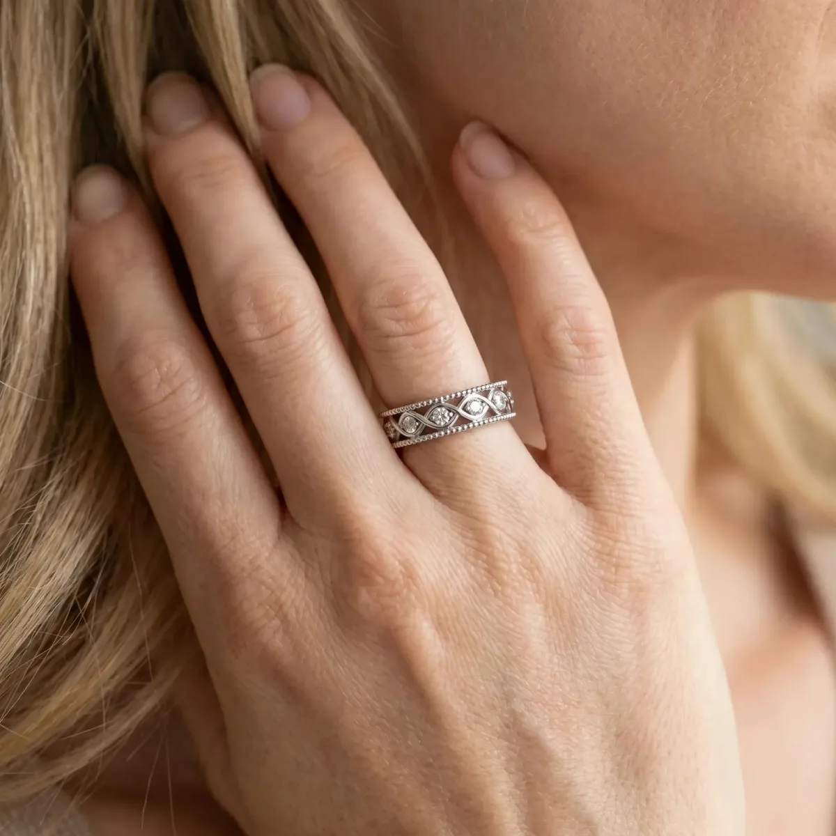 Round Diamond Twist Milgrain Band with Bezel Setting White gold