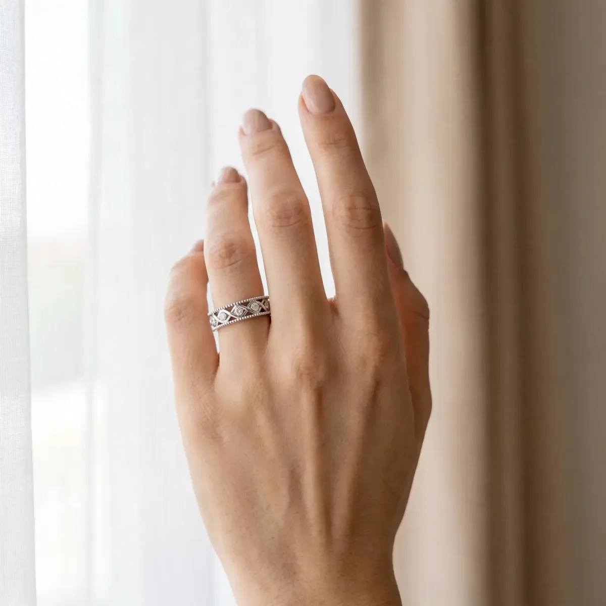 Round Diamond Twist Milgrain Band with Bezel Setting White gold